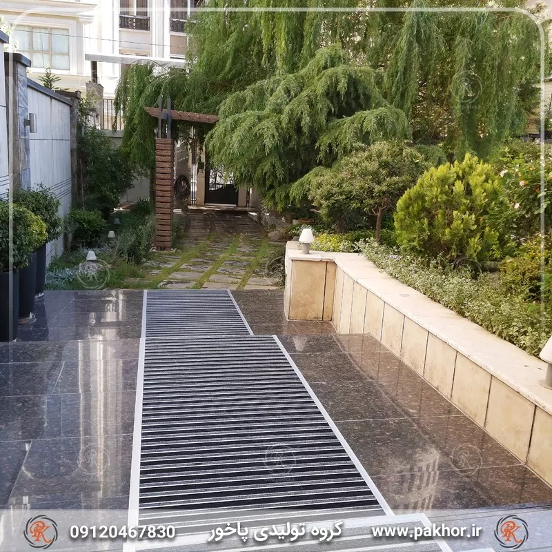 نمونه اجرا شده پادری آلومینیومی شیار دار موکت یک سانتی کد M6